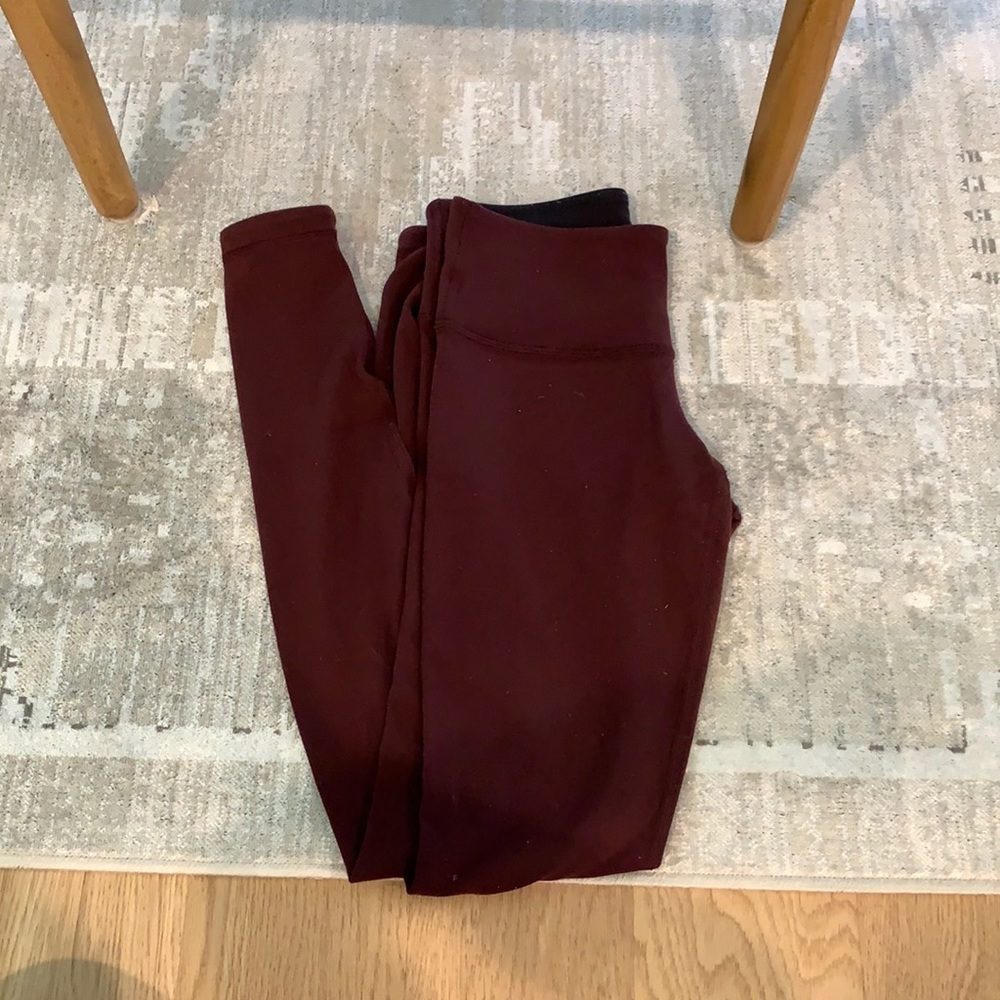 Lululemon size 4 reversible leggings black-maroon
